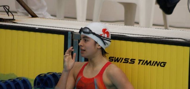 Carolina Fernandes bate recorde nacional infantil A nos 200 e 100 Livres