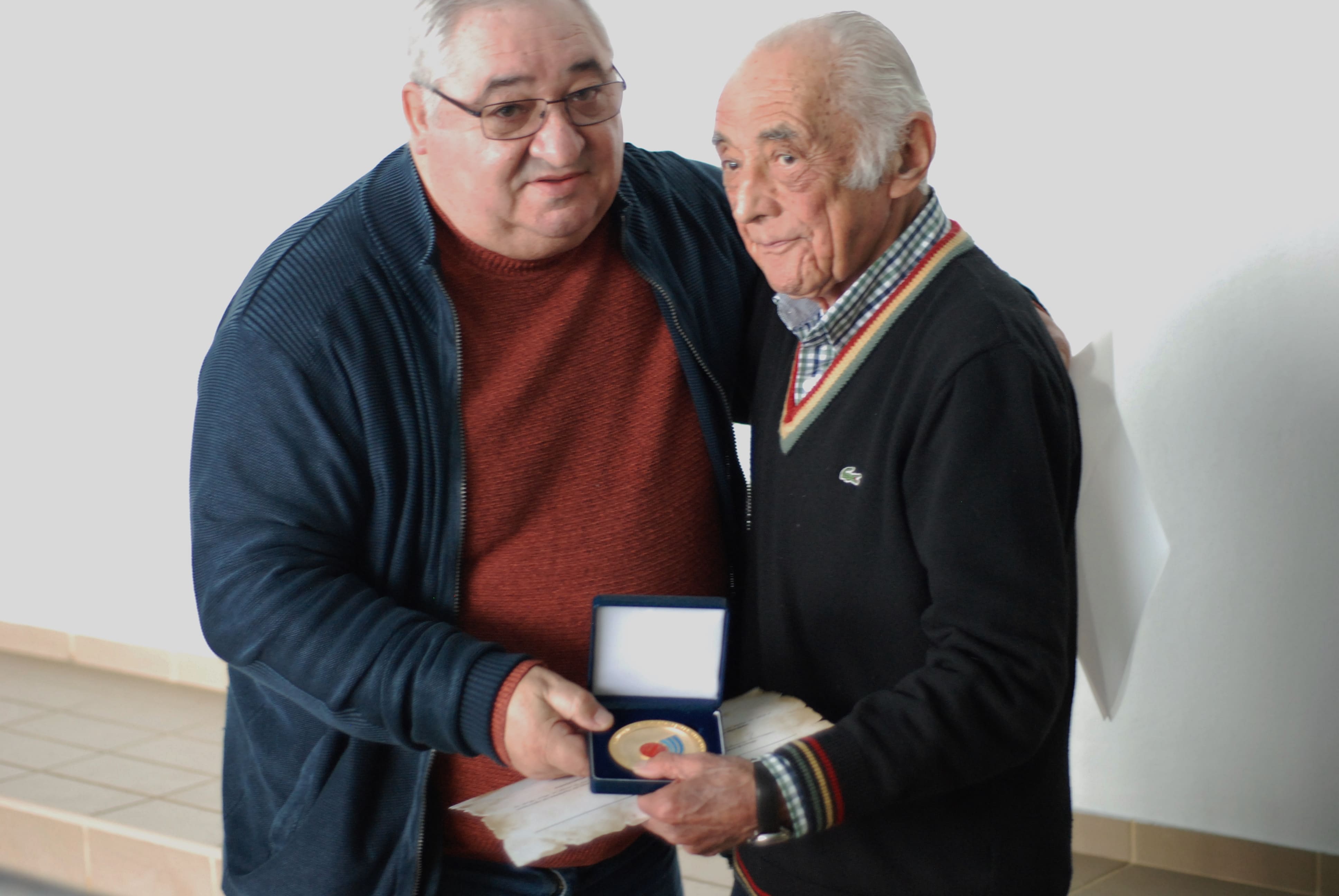 Entrega da Medalha de Ouro ao Presidente do SCA Eng. Lauro Marques