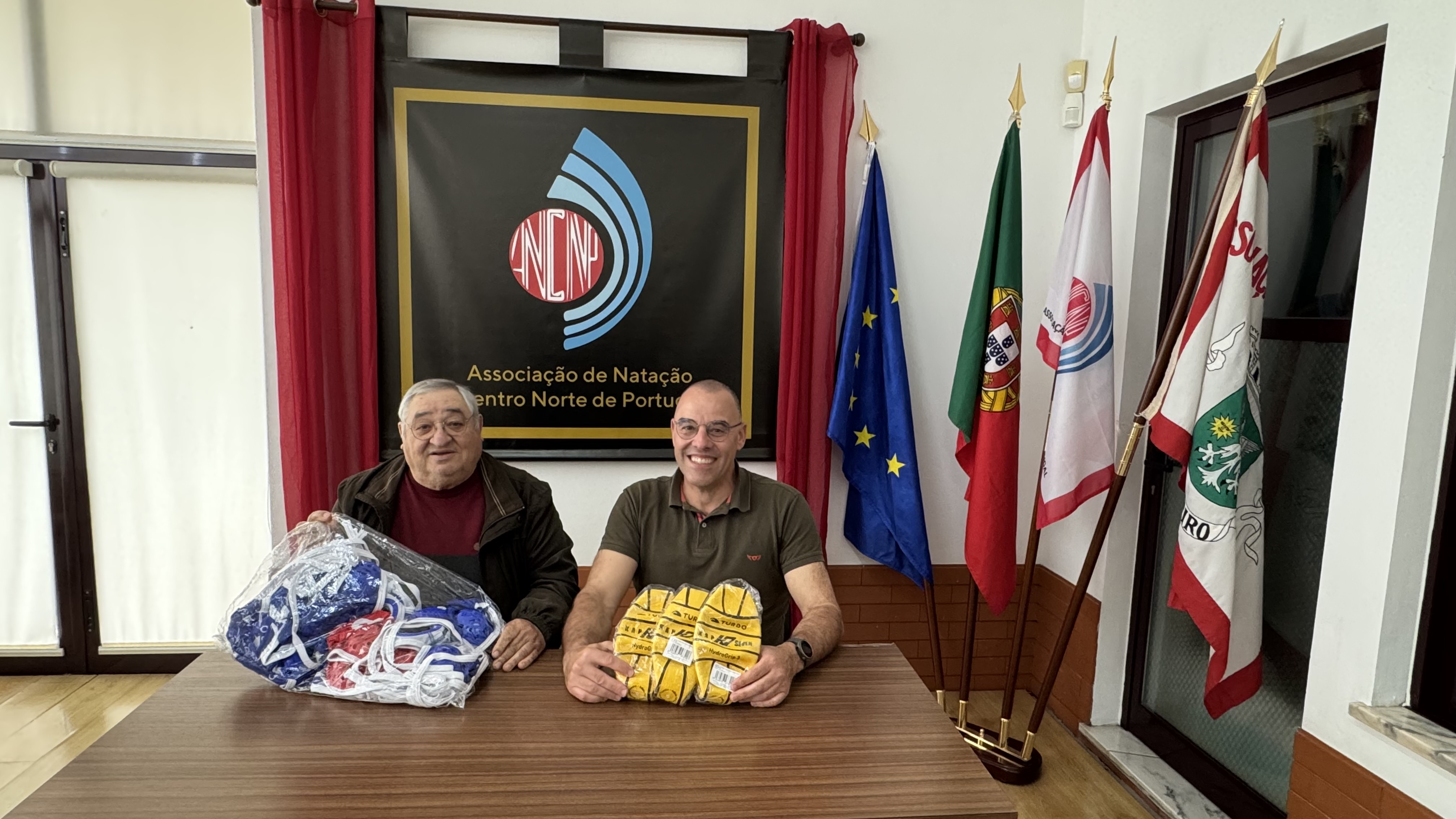 A Associação de Natação Centro Norte de Portugal recebeu um Kit de Mini Polo Aquático da FPN